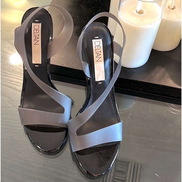 NWT,Deltan Tinsley Clear Vinyl Peep Toe Heels, New Tag on Botton/No Box, 9 - Picture 5 of 8